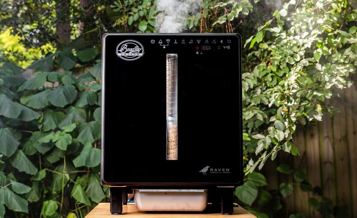 raven-digitalna-elektricka-udiaren-bradley-smoker-v-zahrade